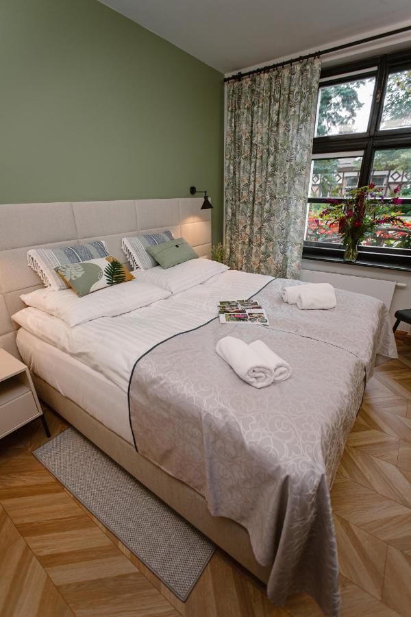 Hotel Dom W Starym Parku Biskupice  Esterno foto