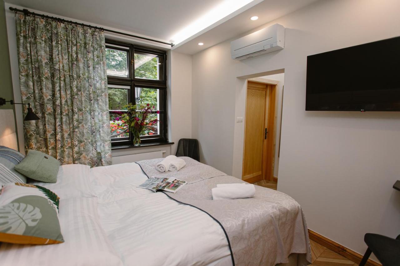 Hotel Dom W Starym Parku Biskupice  Esterno foto