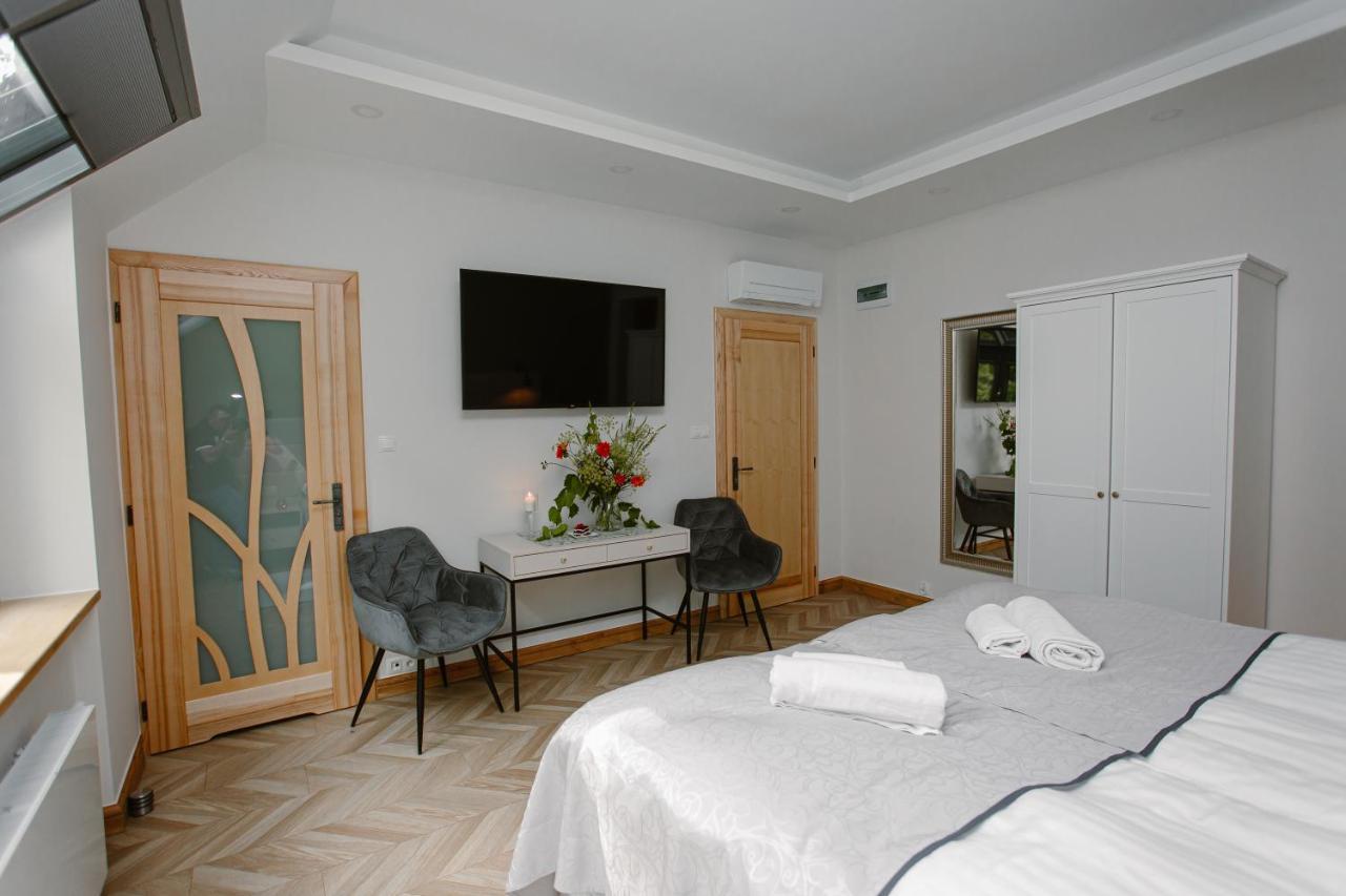 Hotel Dom W Starym Parku Biskupice  Esterno foto